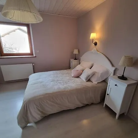 Logement Dans Maison + Exterieur Orchamps-Vennes Exterior foto