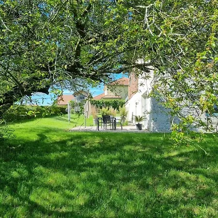 Logement Dans Maison + Exterieur Orchamps-Vennes Exterior foto